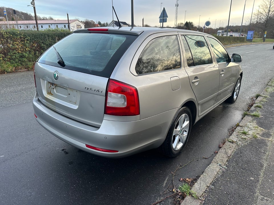 Skoda Octavia 1,6 TDi 105 Active Combi 5d