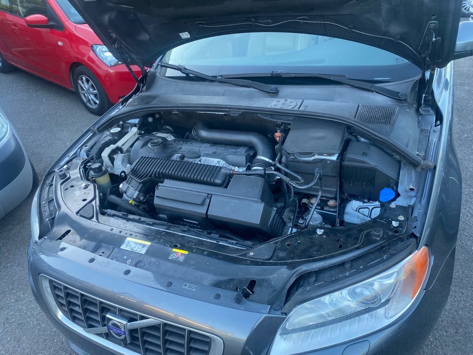 Volvo V70 2,5 T Momentum aut. 5d