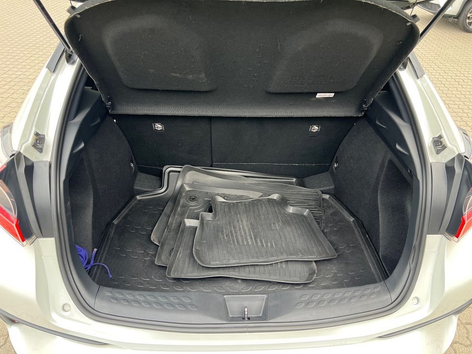 Toyota C-HR 1,8 Hybrid Premium Selected CVT 5d