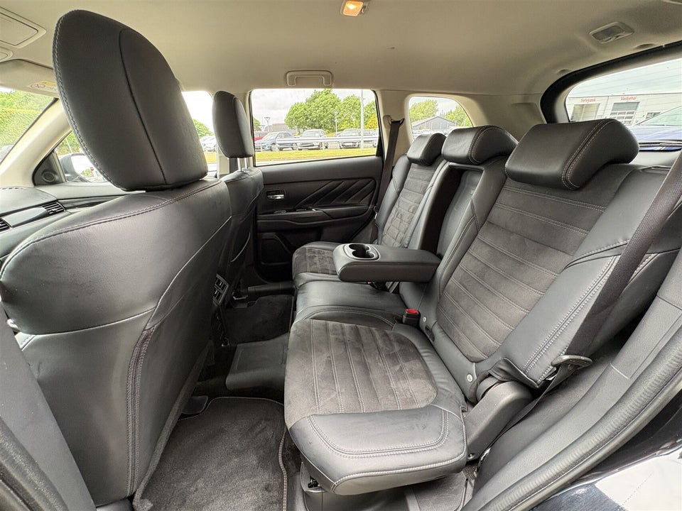 Mitsubishi Outlander 2,4 PHEV Invite+ CVT 4WD 5d