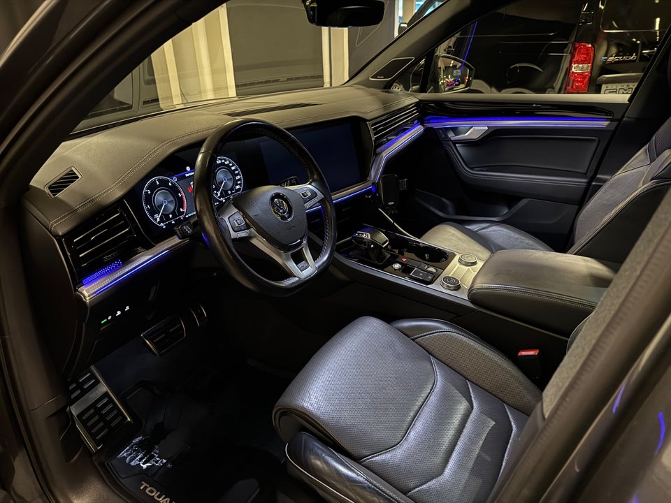 VW Touareg 3,0 TDi 286 R-line aut. 4Motion 5d