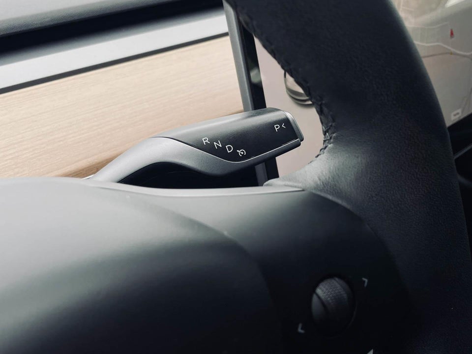 Tesla Model 3 Standard Range+ RWD 4d