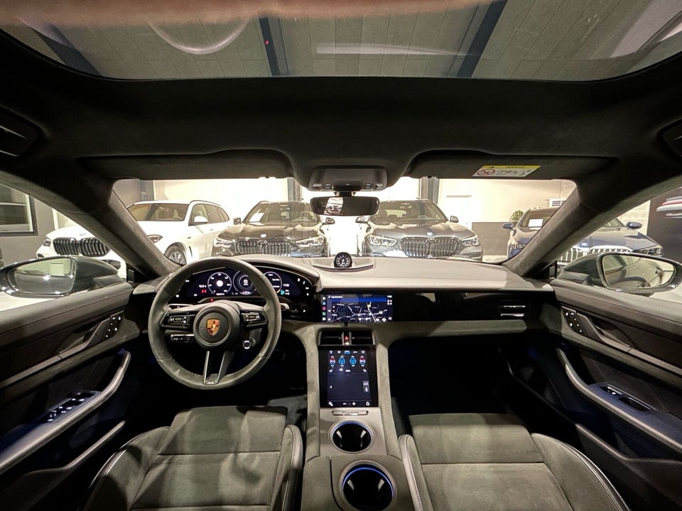 Porsche Taycan GTS Performance+  4d