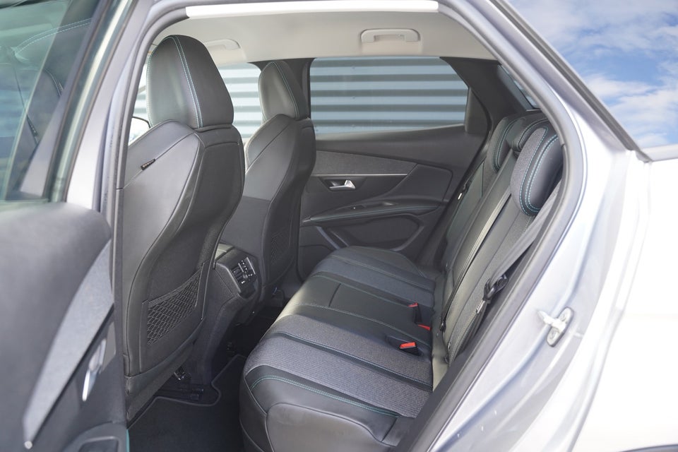 Peugeot 3008 1,6 Hybrid First Selection EAT8 5d