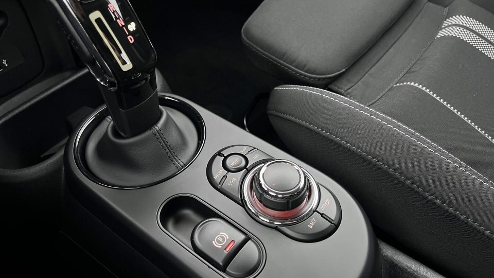 MINI Cooper SE Essential 3d