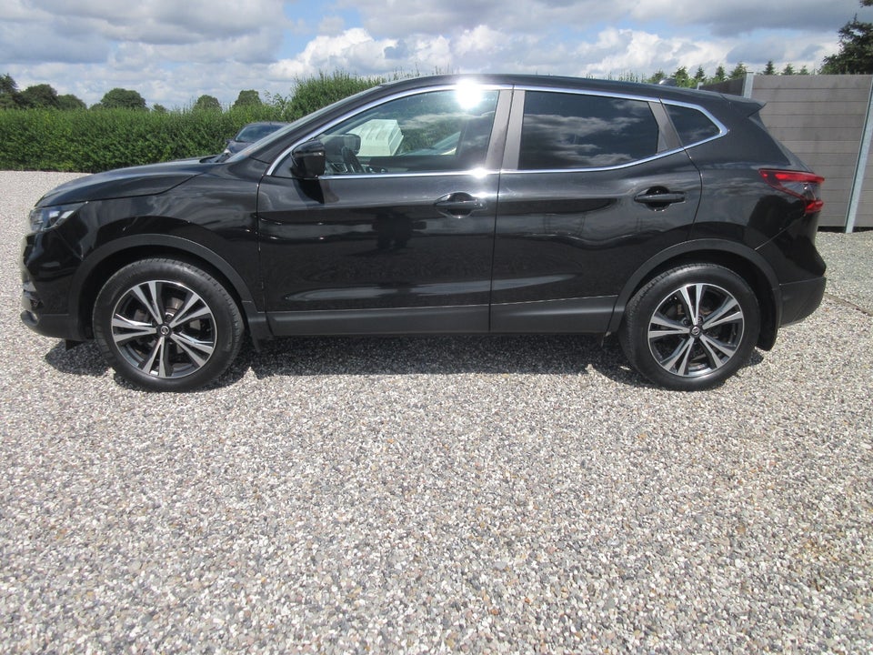 Nissan Qashqai 1,3 Dig-T 140 N-Connecta 5d