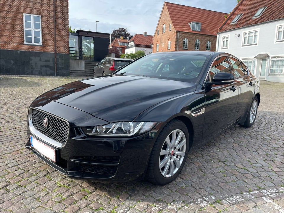 Jaguar XE 2,0 D180 Pure aut. 4d