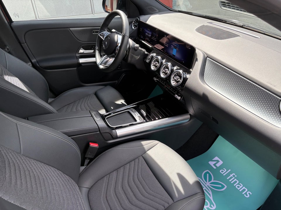 Mercedes EQA350 4Matic 5d