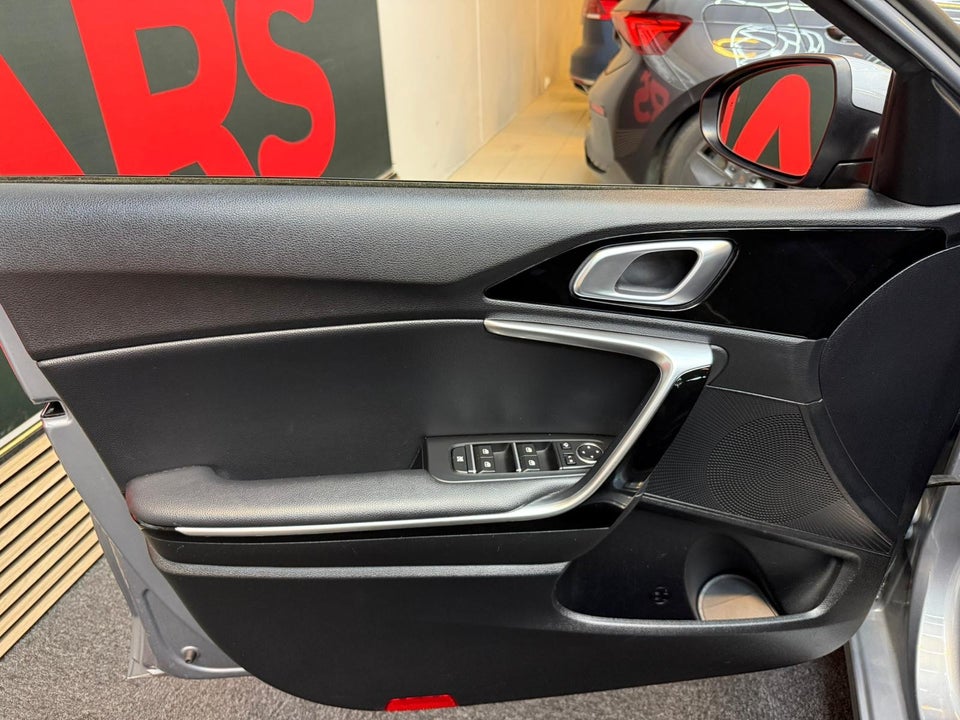 Kia Ceed 1,6 PHEV Upgrade Premium SW DCT 5d