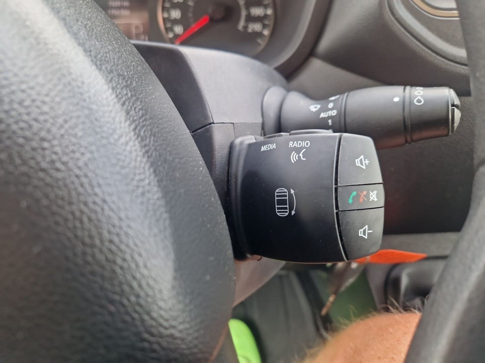 Renault Master IV T33 2,3 dCi 135 L2H2 Kassevogn