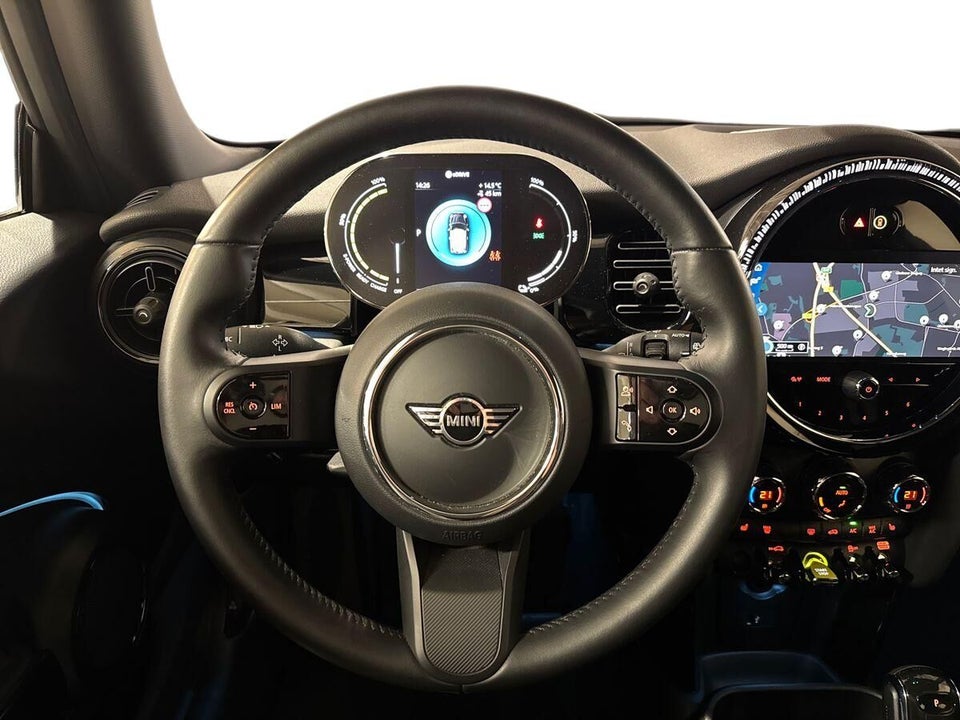 MINI Cooper SE Essential 3d