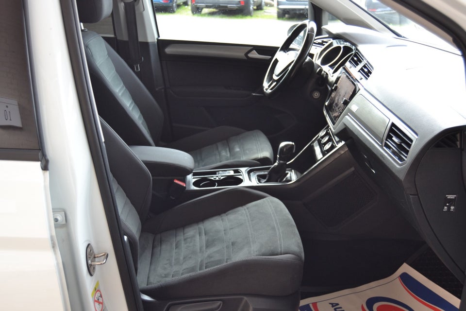 VW Touran 1,6 TDi 115 Highline DSG Van 5d