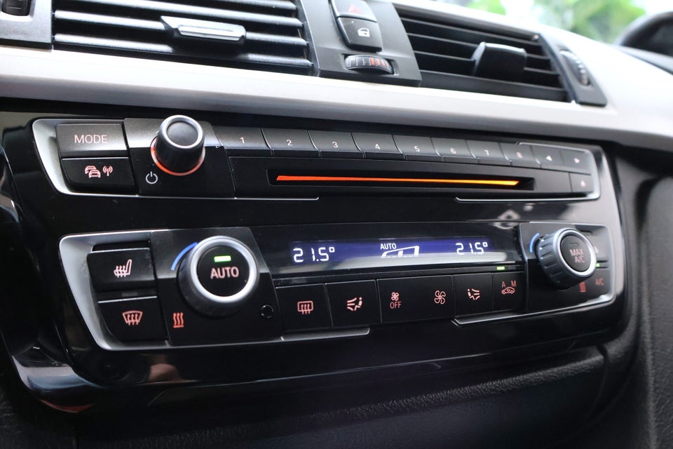 BMW 320i 2,0 Touring aut. 5d