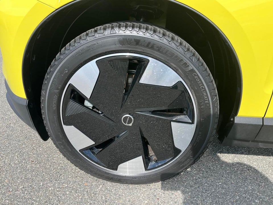 Volvo EX30 Extended Range Plus 5d