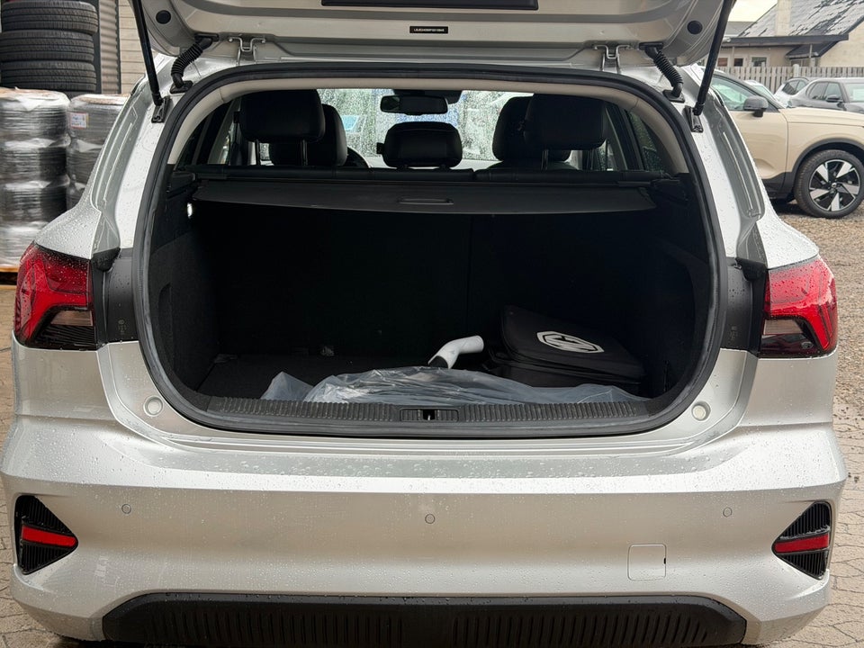 MG MG5 61 Luxury 5d