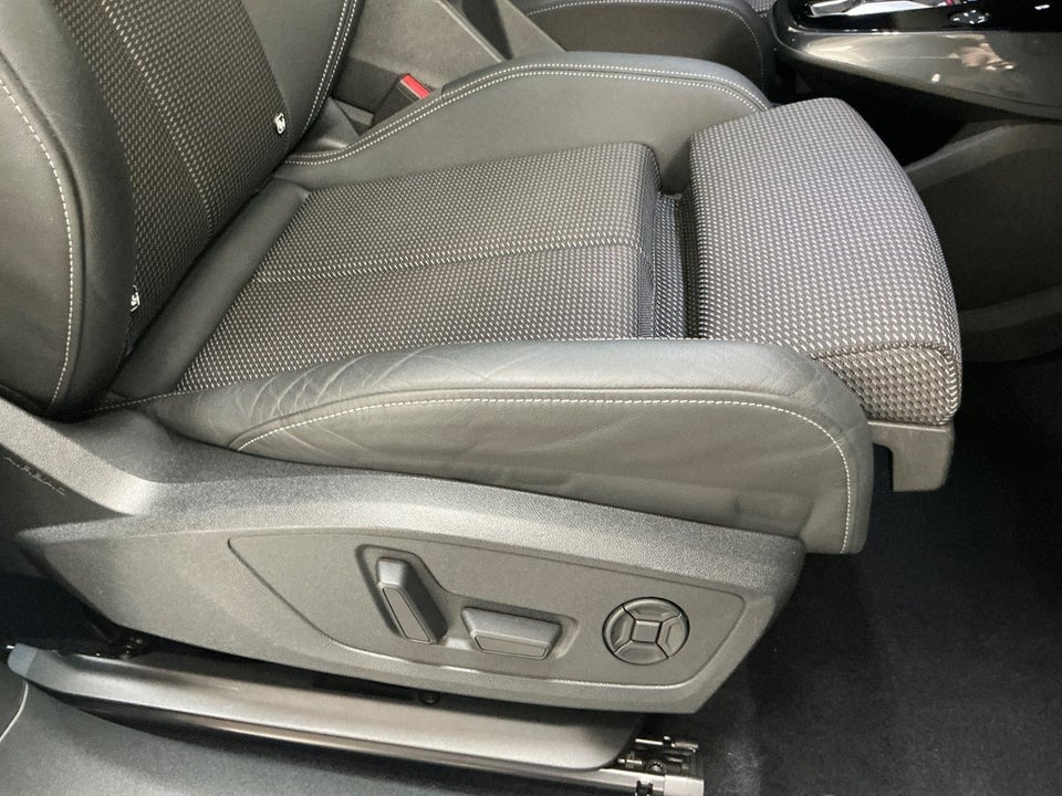 Audi Q4 e-tron 50 S-line quattro 5d