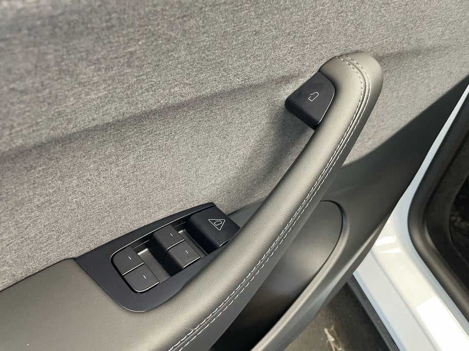 Tesla Model Y RWD 5d