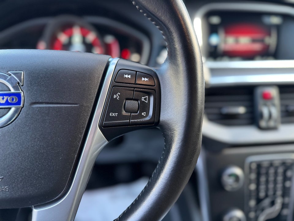 Volvo V40 2,0 D2 120 Momentum 5d