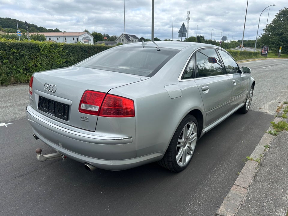 Audi A8 4,2 quattro Tiptr. lang 4d