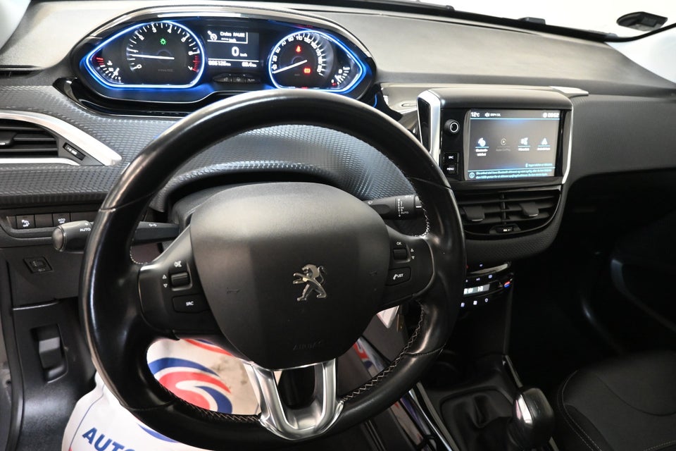 Peugeot 2008 1,2 e-THP 110 Selection Sky 5d