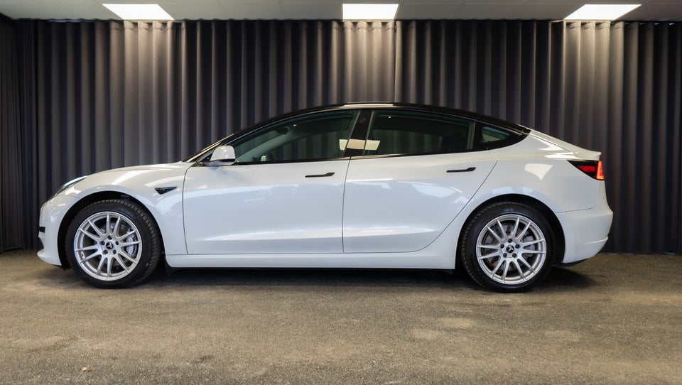 Tesla Model 3 Standard Range+ RWD 4d