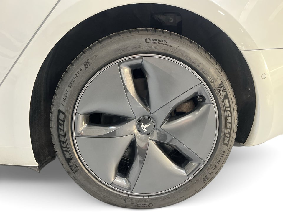 Tesla Model 3 Long Range AWD 4d