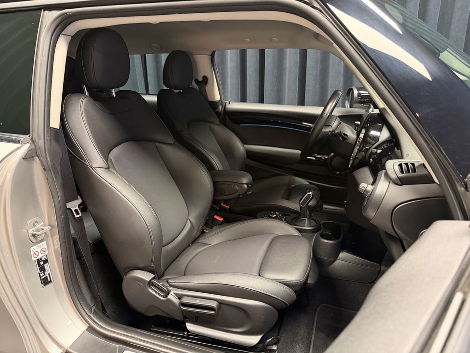 MINI Cooper SE Essential 3d
