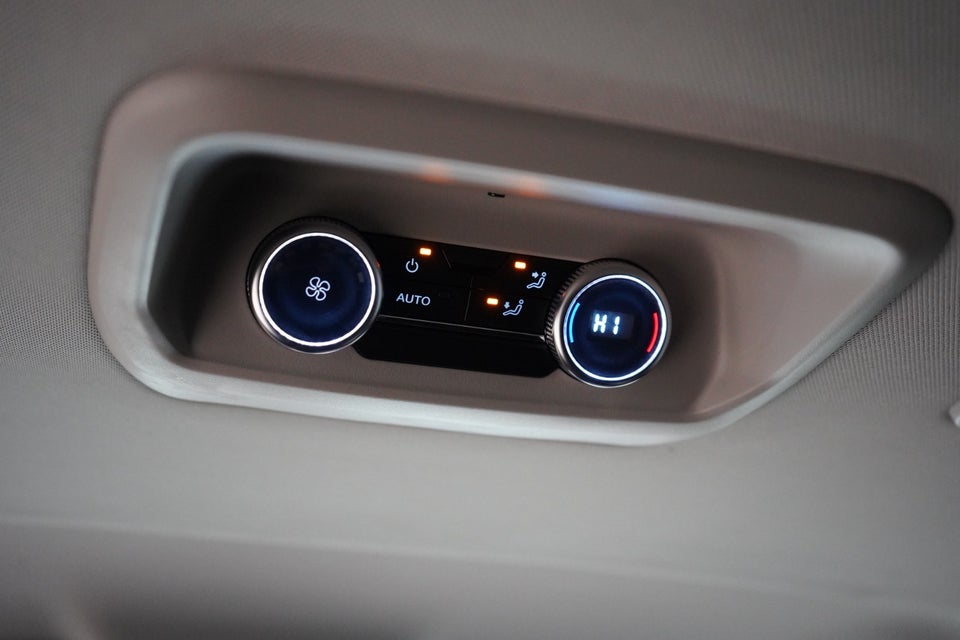 VW e-Caravelle 64 Life SWB