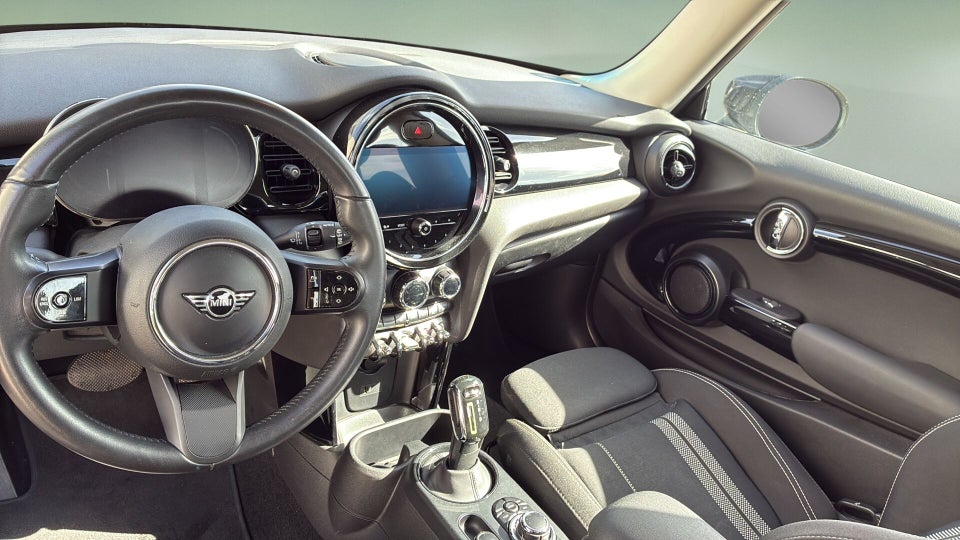 MINI Cooper SE Essential 3d