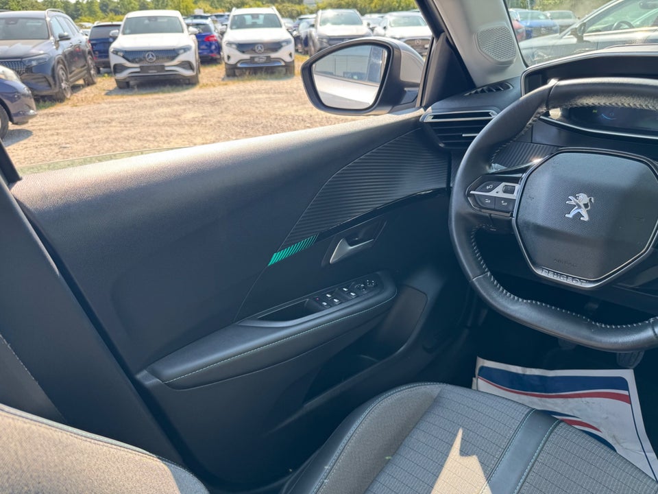 Peugeot 208 1,2 PureTech 100 Allure Sky 5d