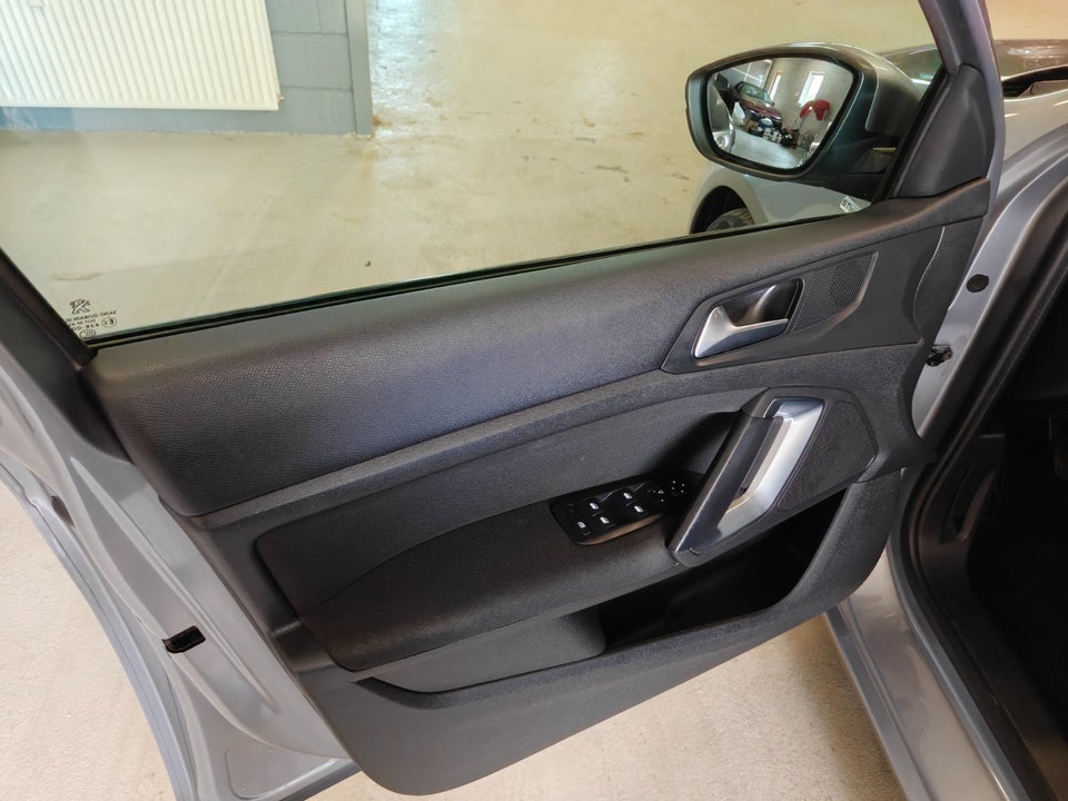 Peugeot 308 1,6 BlueHDi 120 Style SW 5d