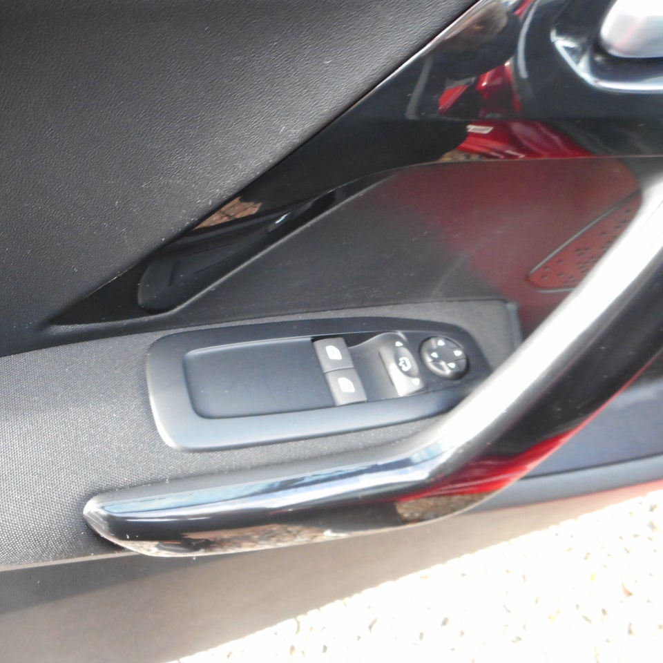 Peugeot 208 1,5 BlueHDi 100 Signature Sky 5d