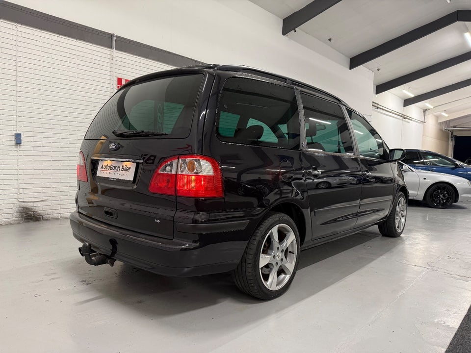 Ford Galaxy 2,8 204 Ghia 5d