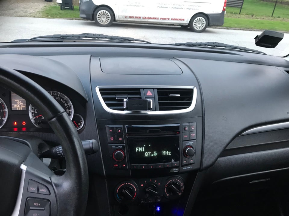 Suzuki Swift 1,2 Dualjet Club 3d