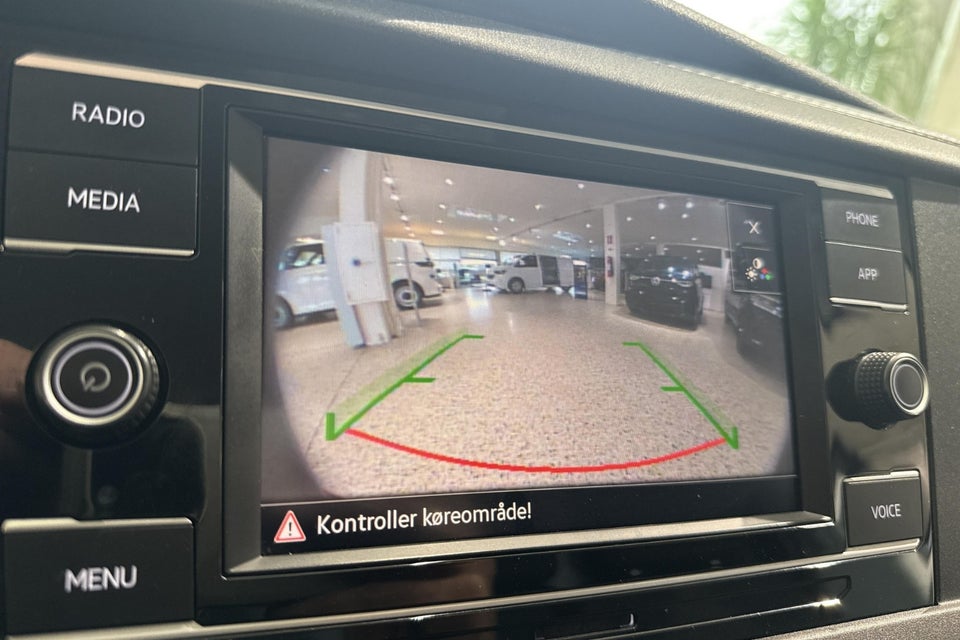 VW Transporter 2,0 TDi 110 Kassevogn lang