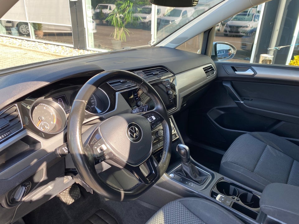 VW Touran 2,0 TDi 150 Comfortline DSG Van 5d
