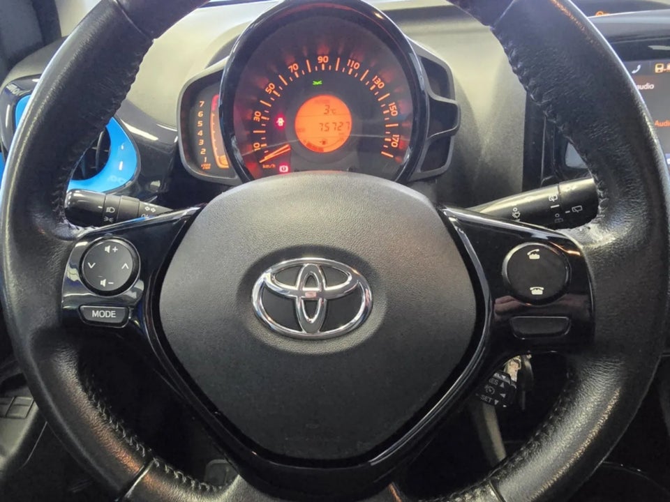 Toyota Aygo 1,0 VVT-i x-play 5d