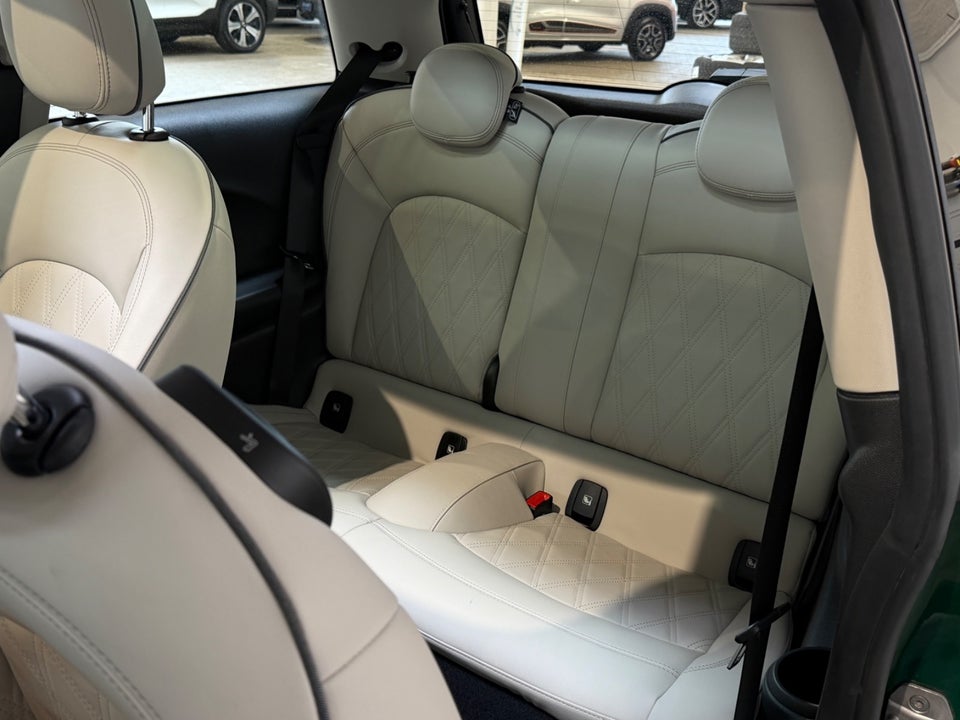 MINI Cooper SE Classic Trim 3d