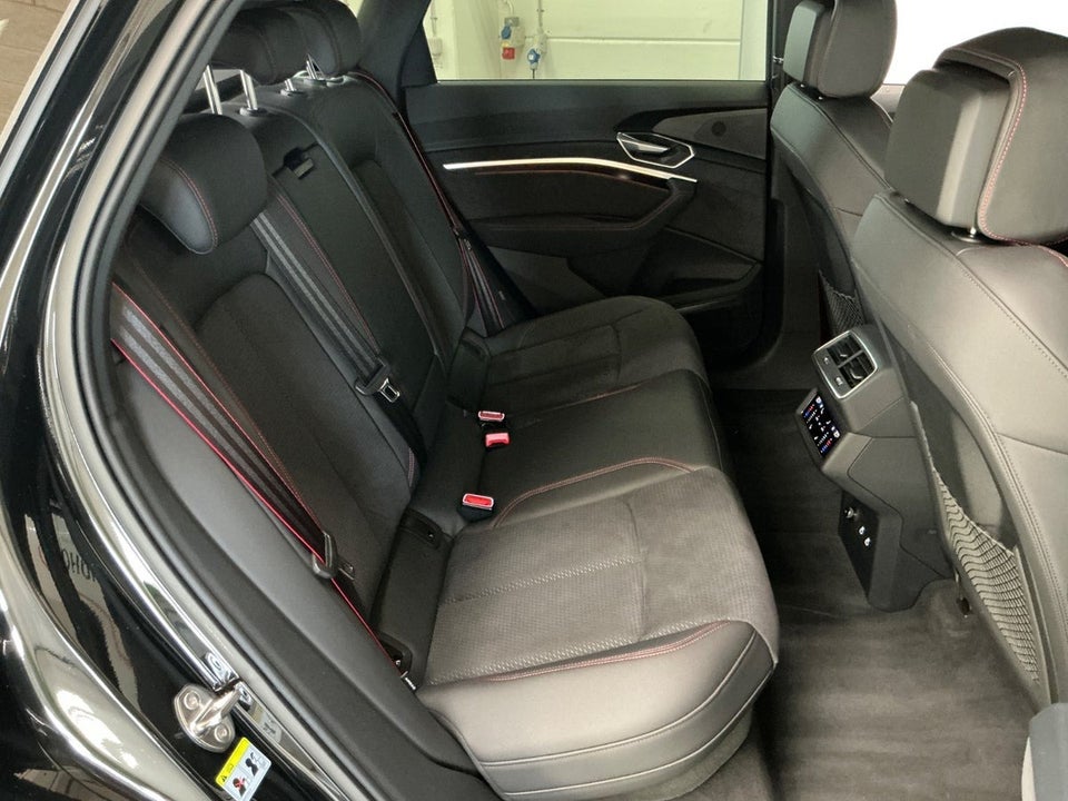 Audi Q8 e-tron 55 Dakar Edition quattro 5d