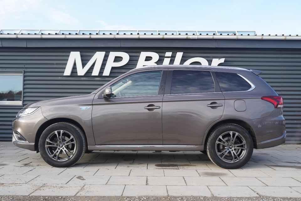 Mitsubishi Outlander 2,4 PHEV Invite CVT 4WD 5d
