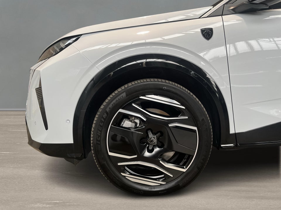 Peugeot e-3008 77 GT Pack 5d