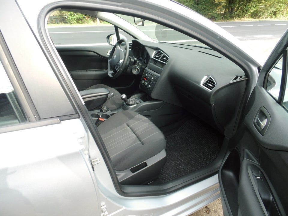 Citroën C4 1,6 VTi 120 Attraction 5d