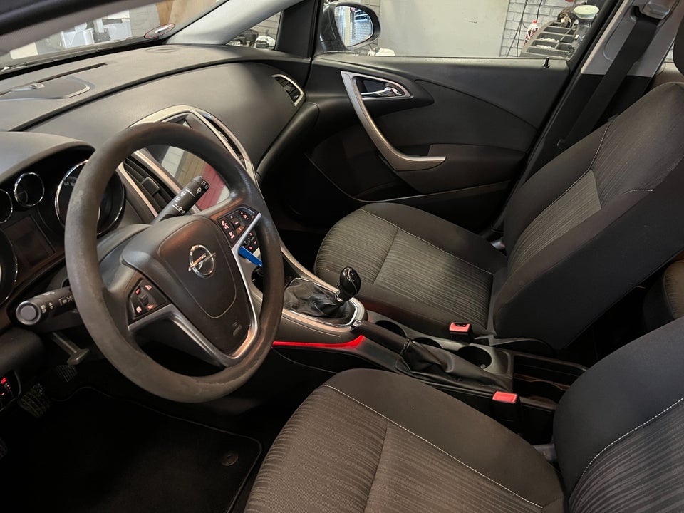 Opel Astra 1,7 CDTi 110 Enjoy Sports Tourer 5d