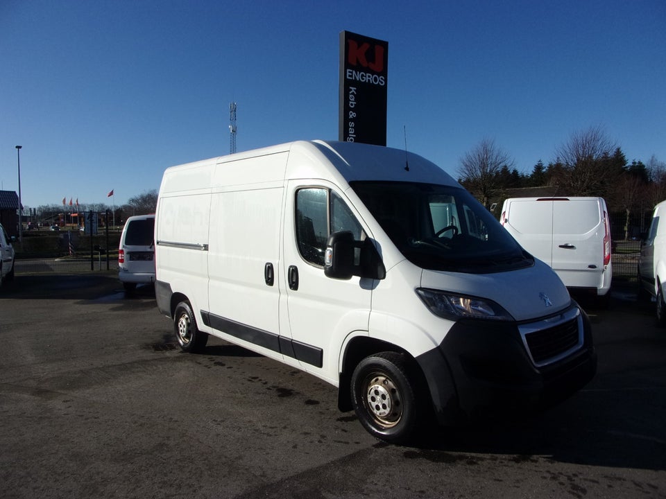 Peugeot Boxer 333 2,0 BlueHDi 130 L2H2 Premium