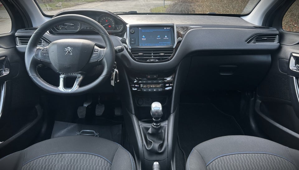 Peugeot 208 1,5 BlueHDi 100 Signature Sky 5d