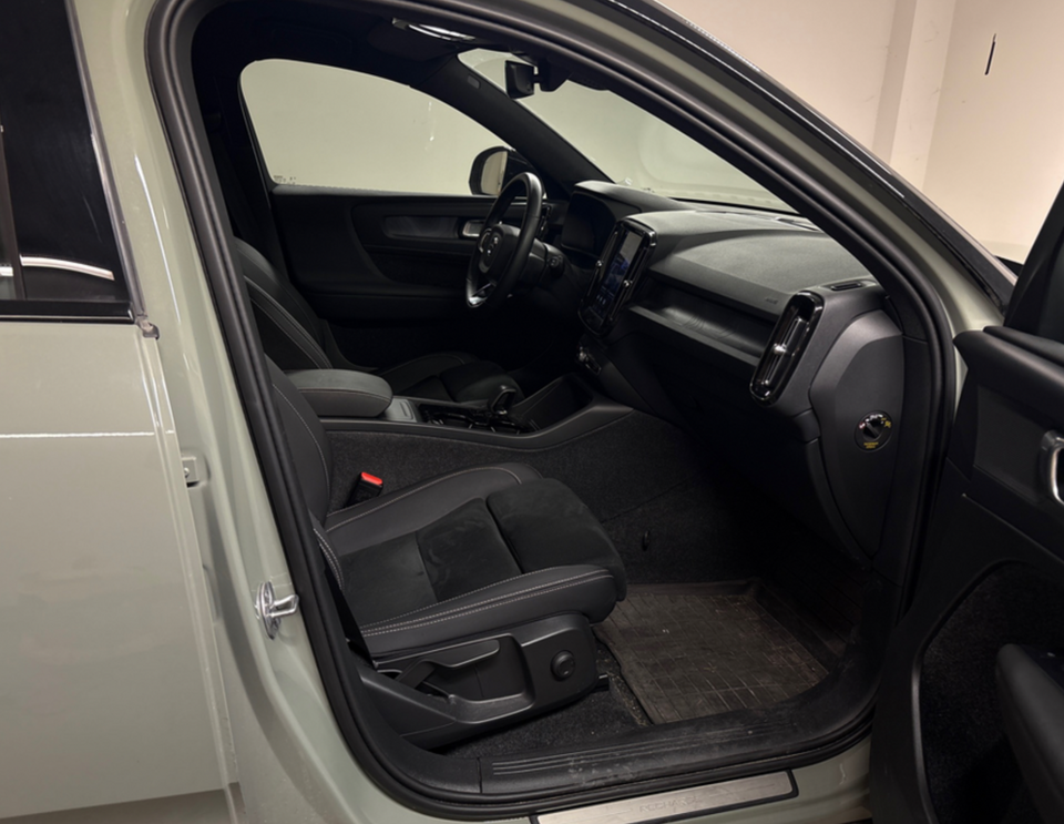 Volvo XC40 ReCharge Extended Range Plus 5d