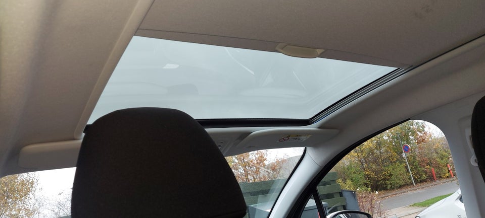 Peugeot 208 1,2 PureTech 82 Allure Sky 5d