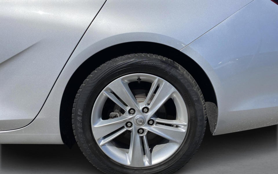 Opel Insignia 1,5 T 165 Dynamic Sports Tourer 5d