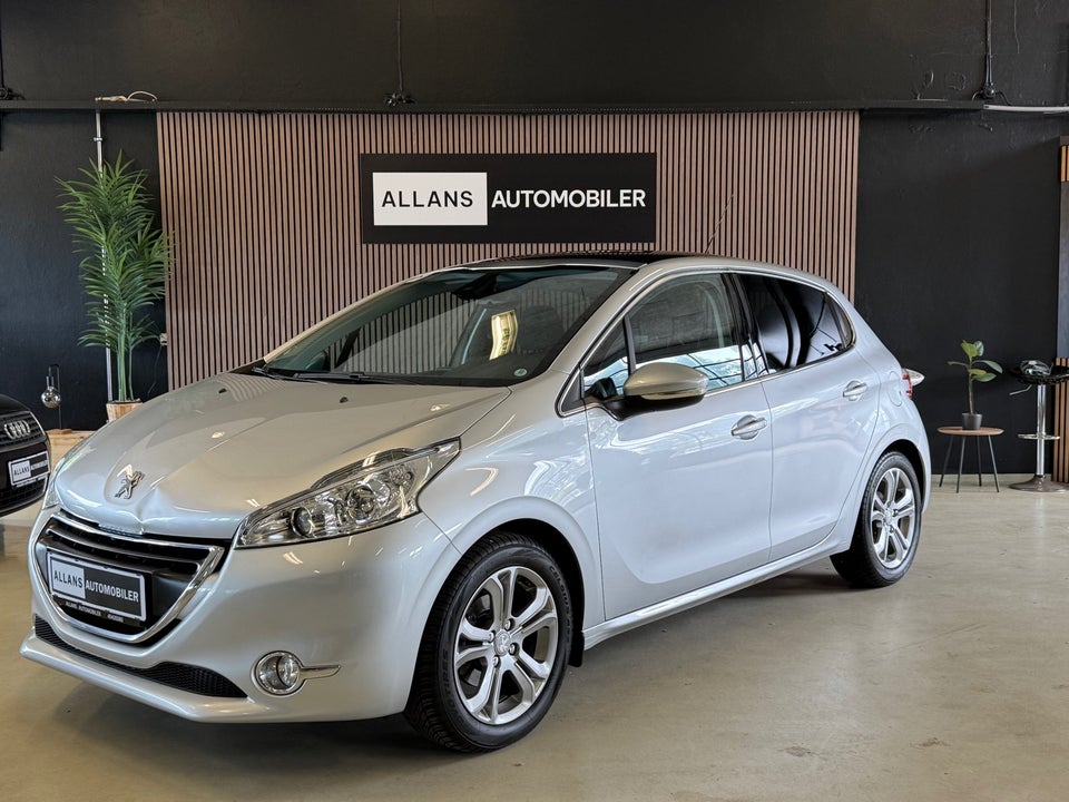 Peugeot 208 1,2 VTi Allure Sky 5d
