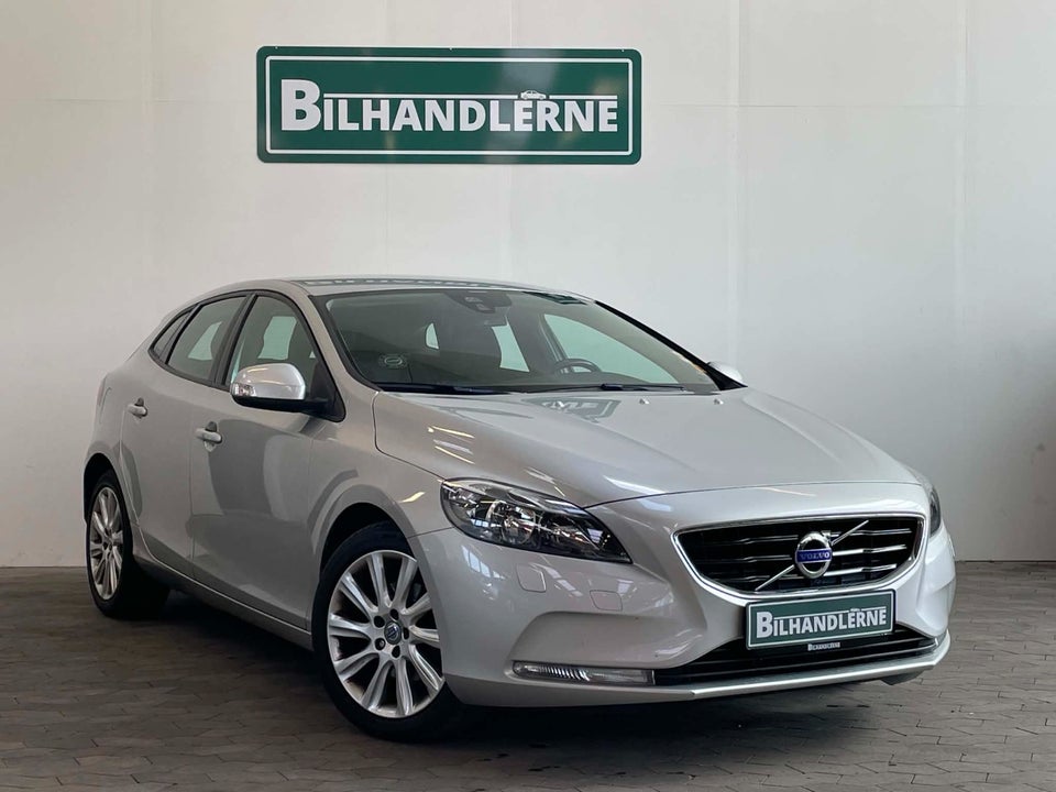 Volvo V40 1,6 T3 150 Momentum 5d